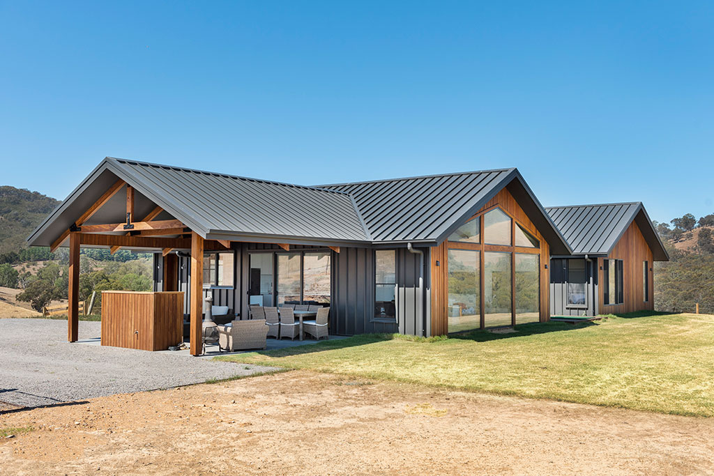 Off-grid homes built by Hedger Constructions deliver award winning lifestyle properties which don’t compromise on quality or the environment.